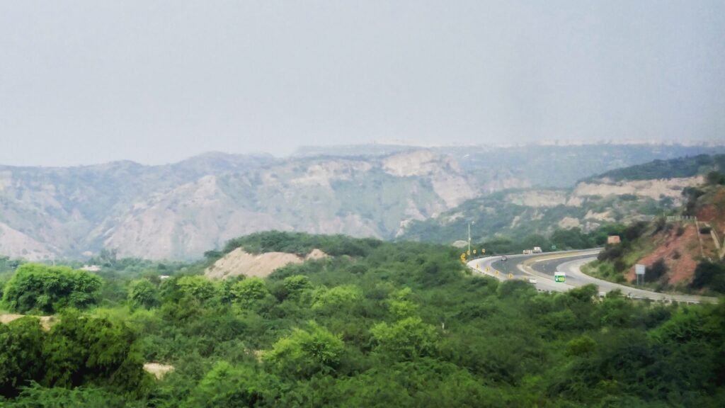 Salt_range.jpg - Wikipedia Commons Salt Range